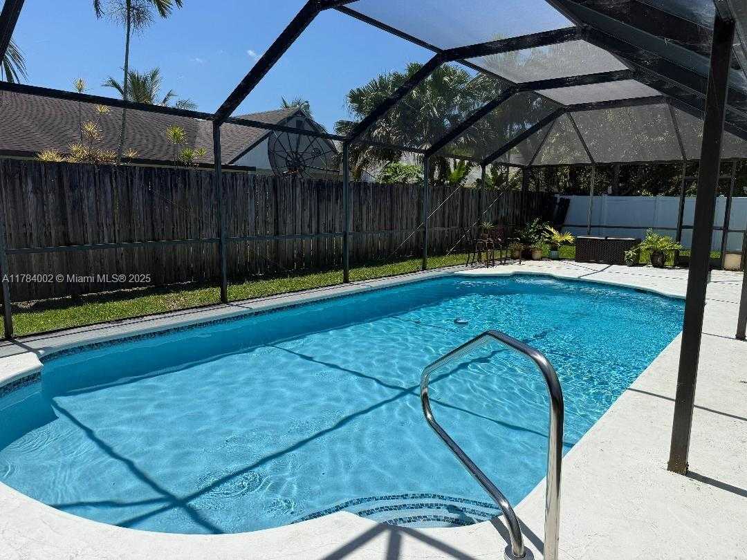 Small Image of 9300 DUNHILL DR, Miramar Number 8