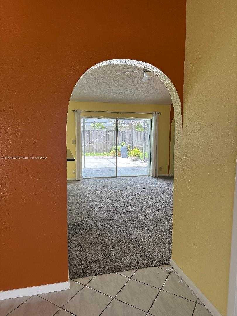 Small Image of 9300 DUNHILL DR, Miramar Number 9