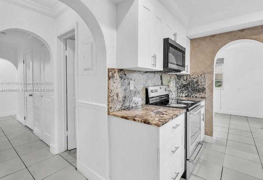 Small Image of 936 NORTH EAST 132ND ST, North Miami Number 11