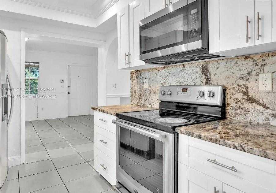 Small Image of 936 NORTH EAST 132ND ST, North Miami Number 12