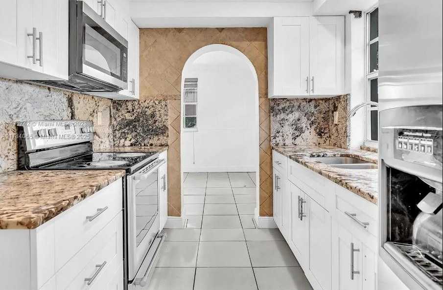 Small Image of 936 NORTH EAST 132ND ST, North Miami Number 3
