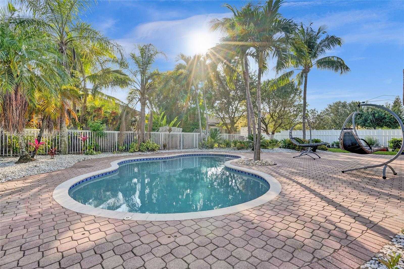 Small Image of 1322 NORTH WEST 139TH AVE, Pembroke Pines Number 34