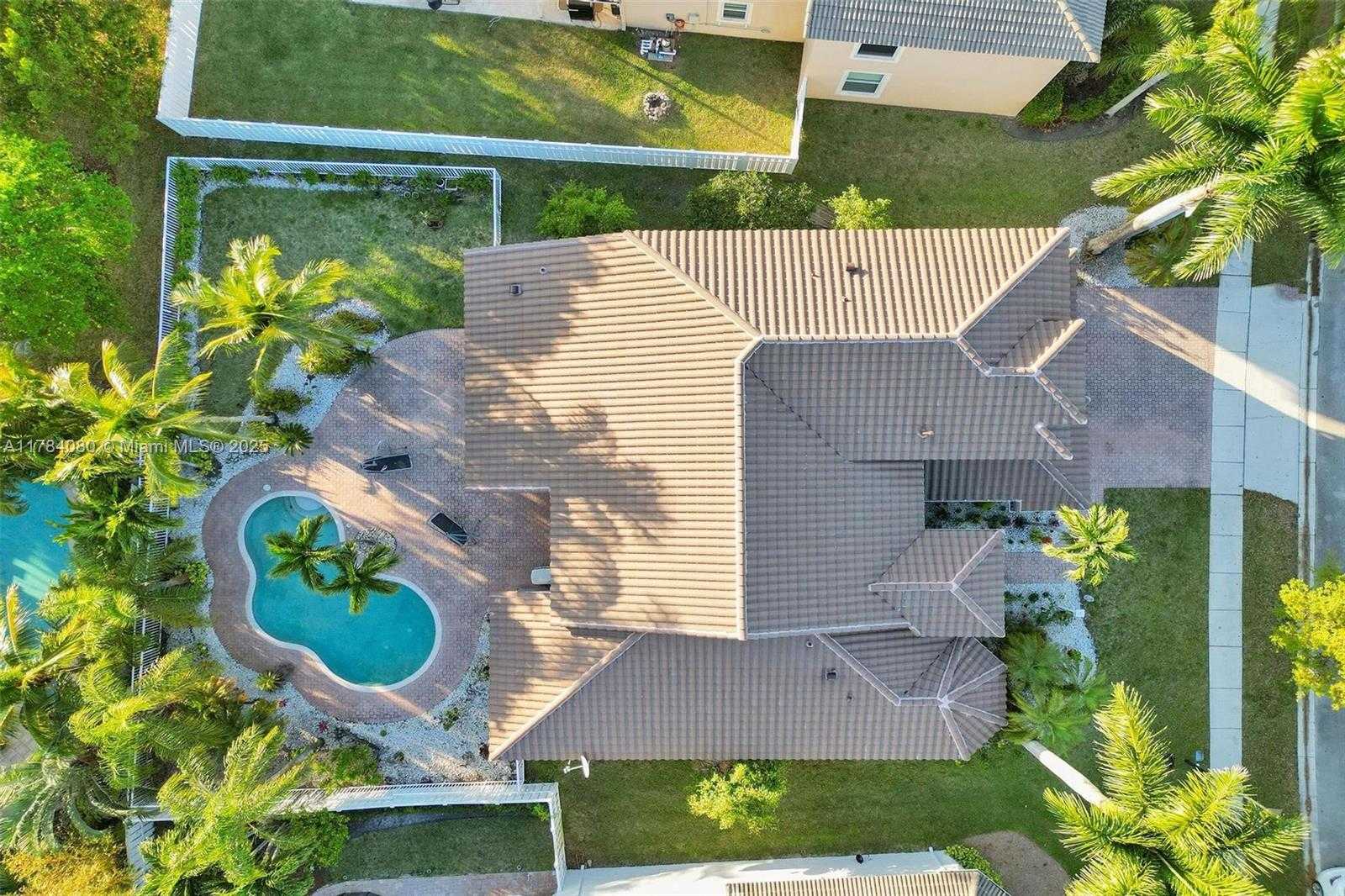 Small Image of 1322 NORTH WEST 139TH AVE, Pembroke Pines Number 40