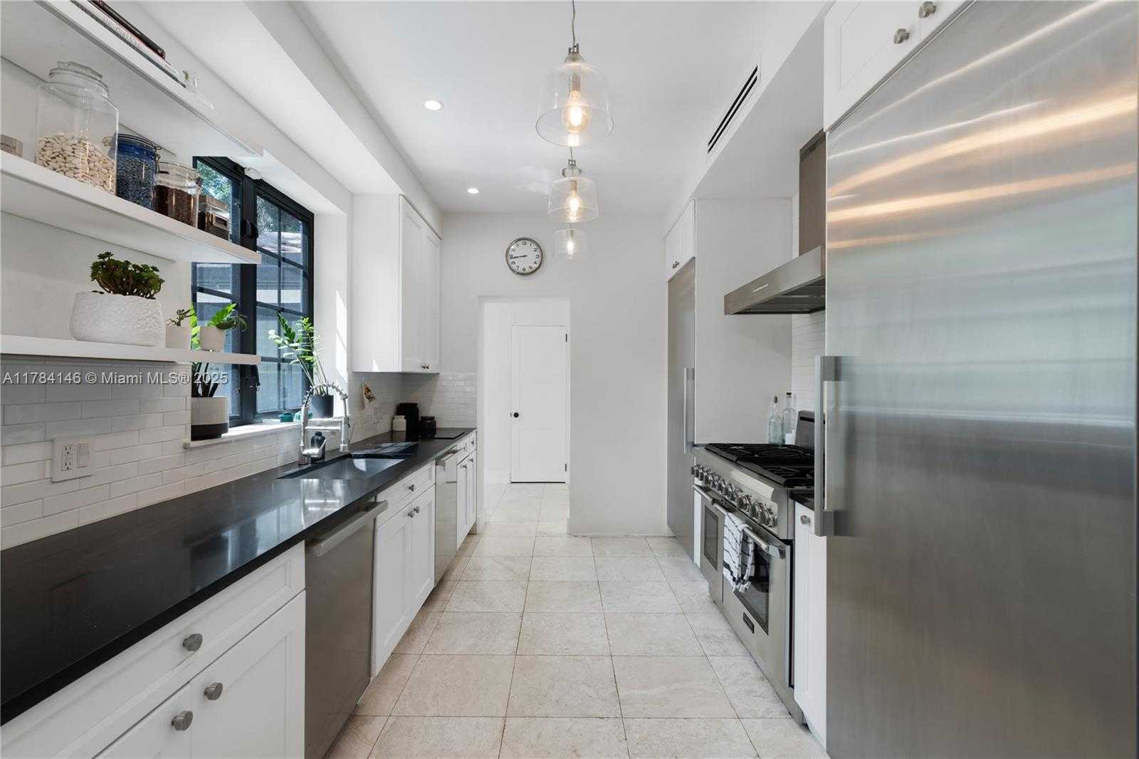 Small Image of 100 EAST DILIDO DR, Miami Beach Number 11