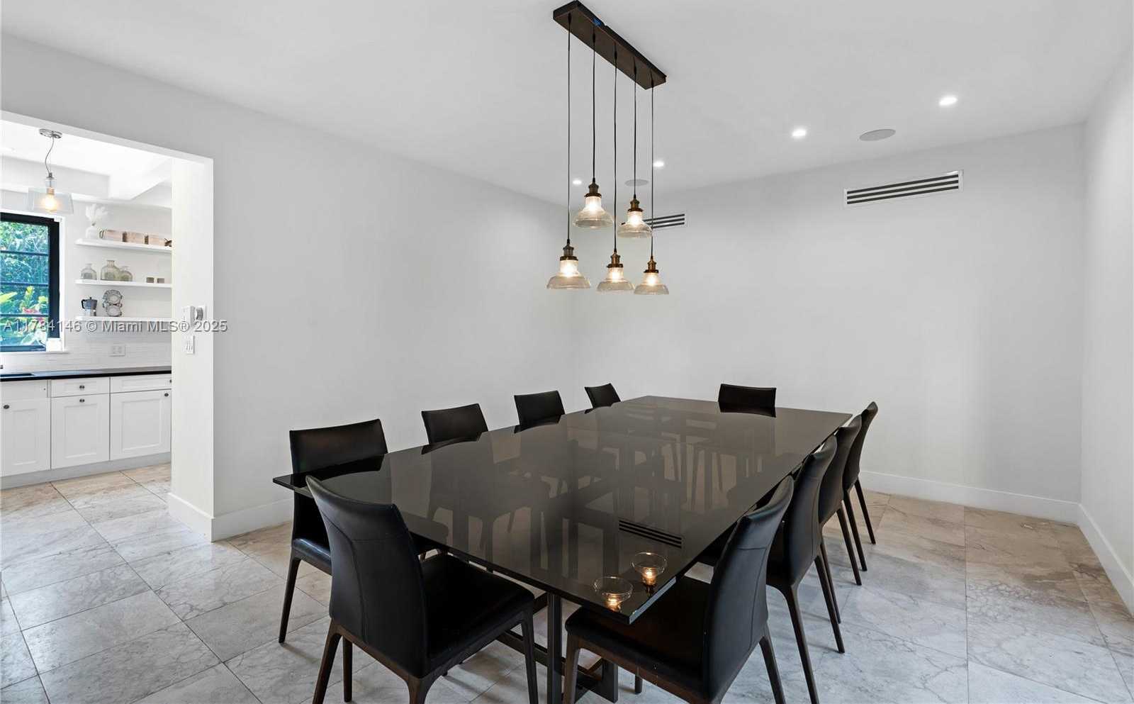 Small Image of 100 EAST DILIDO DR, Miami Beach Number 13