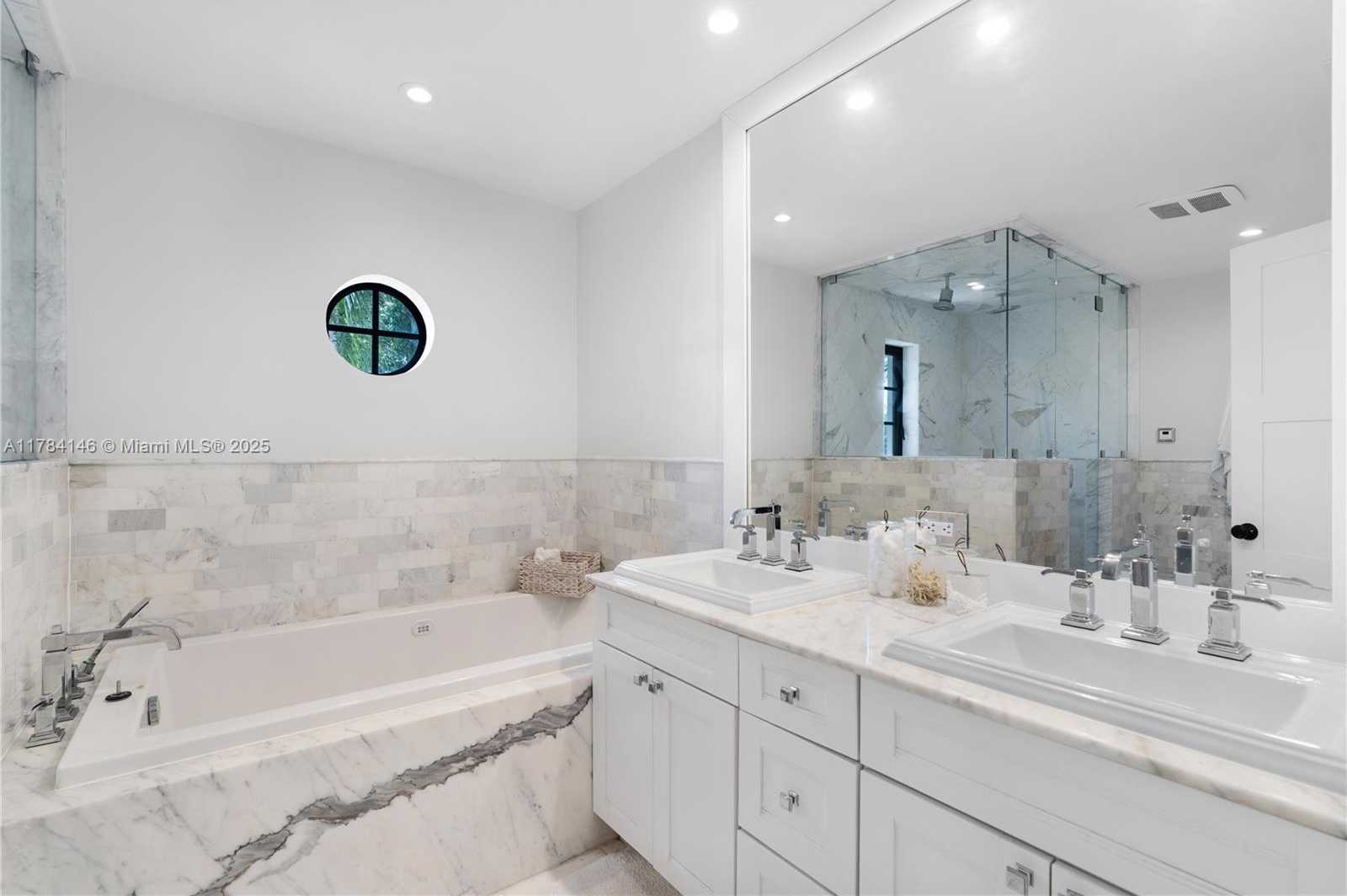Small Image of 100 EAST DILIDO DR, Miami Beach Number 23