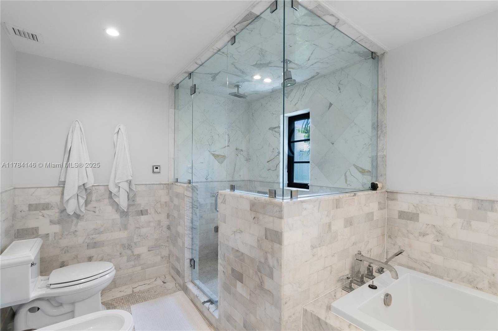 Small Image of 100 EAST DILIDO DR, Miami Beach Number 24