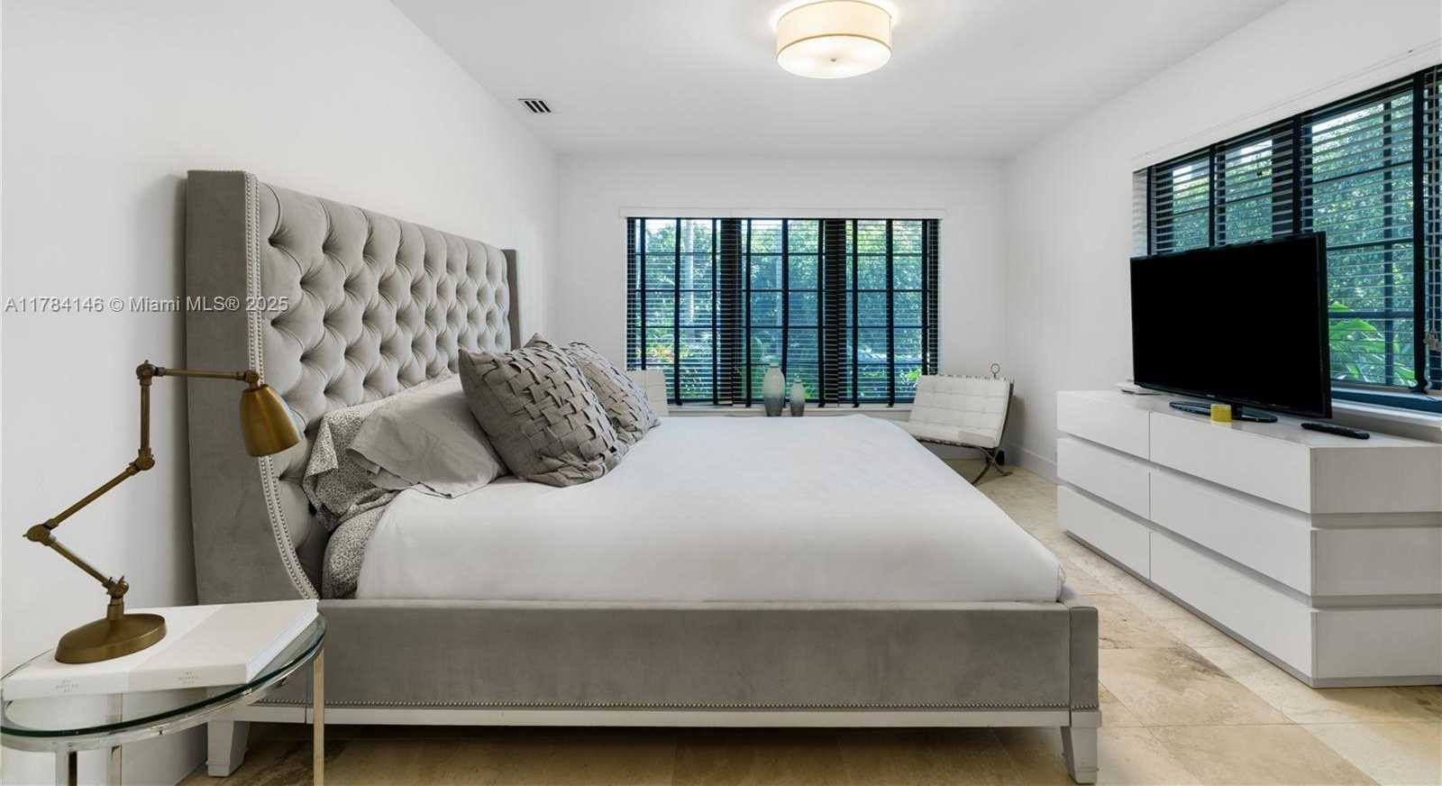 Small Image of 100 EAST DILIDO DR, Miami Beach Number 25