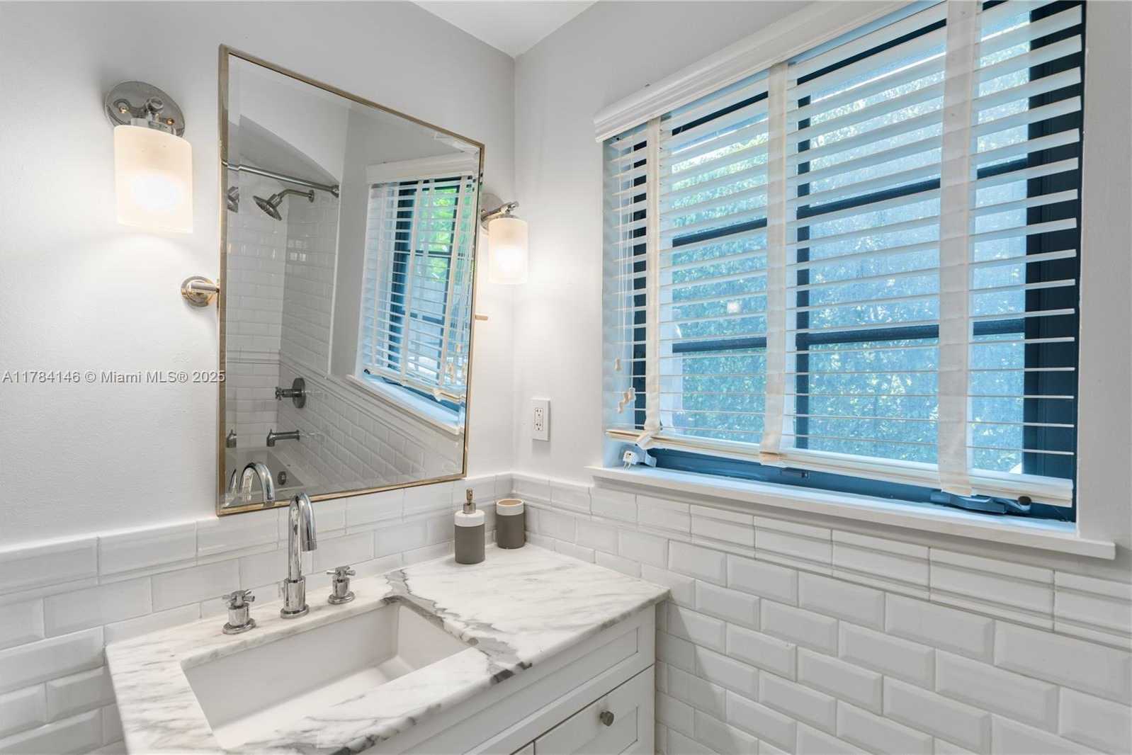 Small Image of 100 EAST DILIDO DR, Miami Beach Number 28