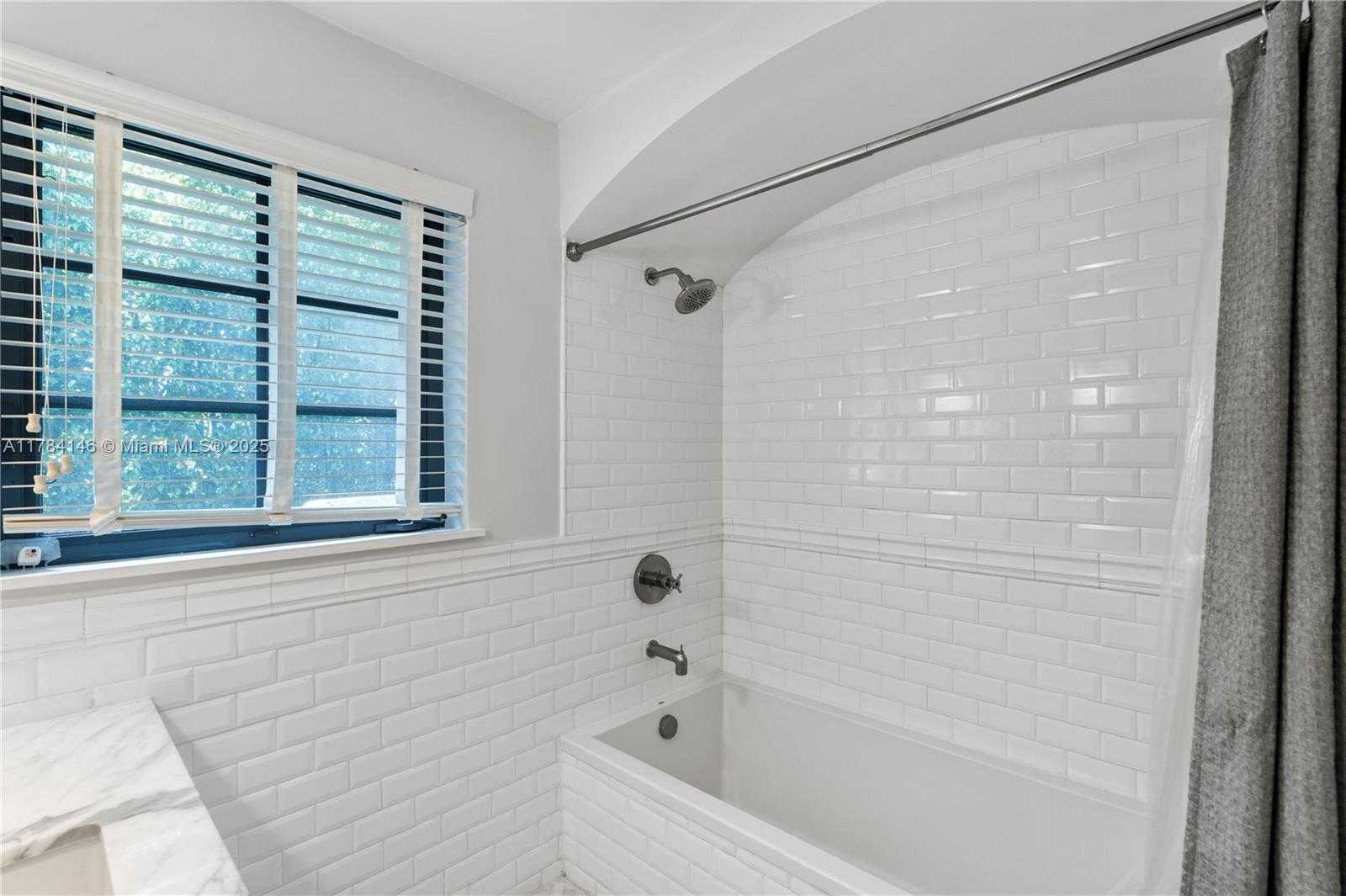 Small Image of 100 EAST DILIDO DR, Miami Beach Number 29