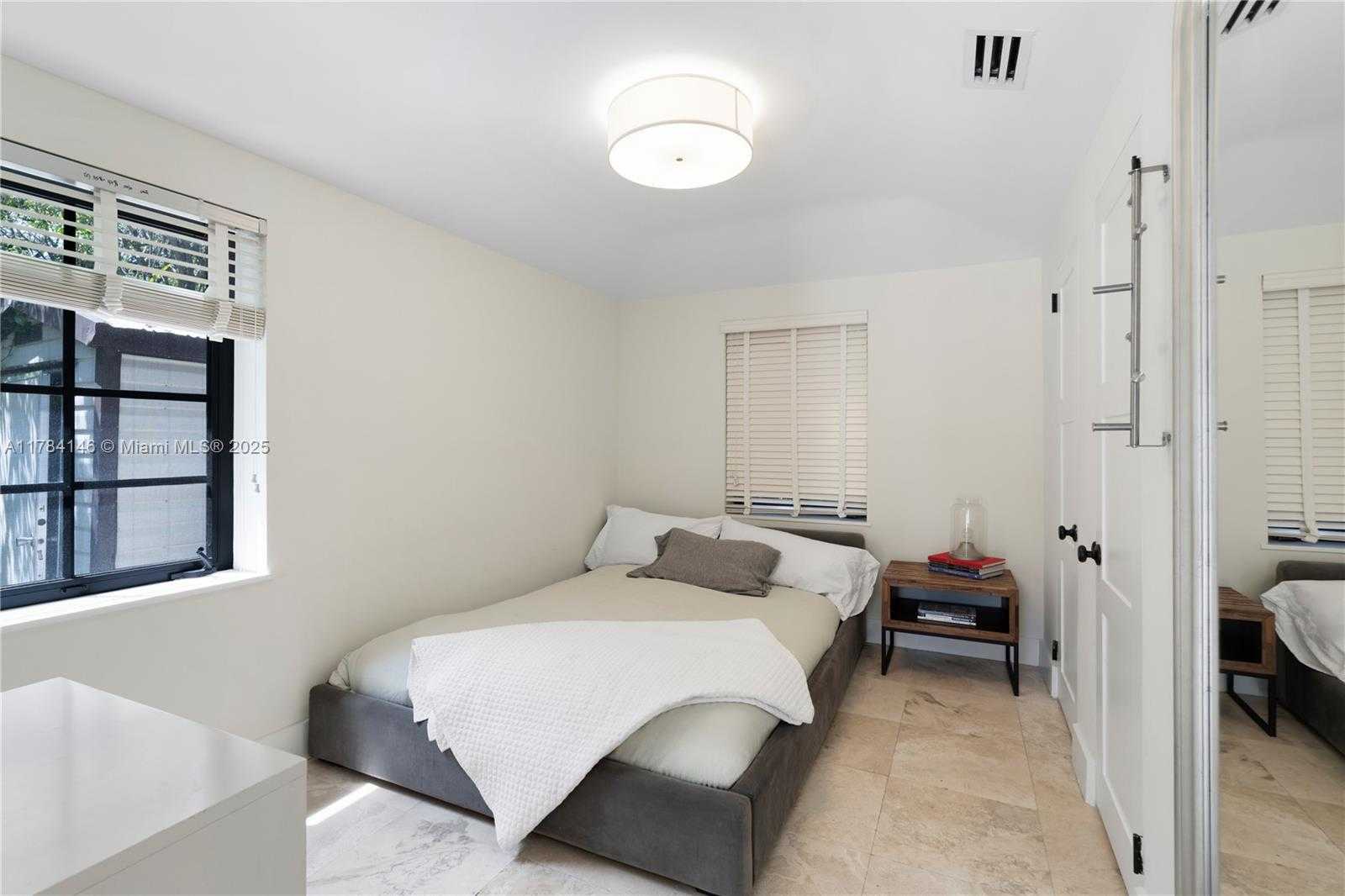 Small Image of 100 EAST DILIDO DR, Miami Beach Number 30