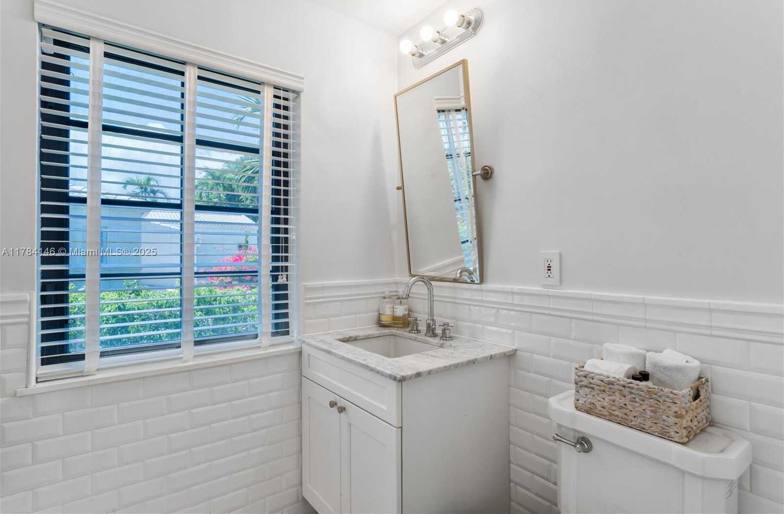 Small Image of 100 EAST DILIDO DR, Miami Beach Number 31