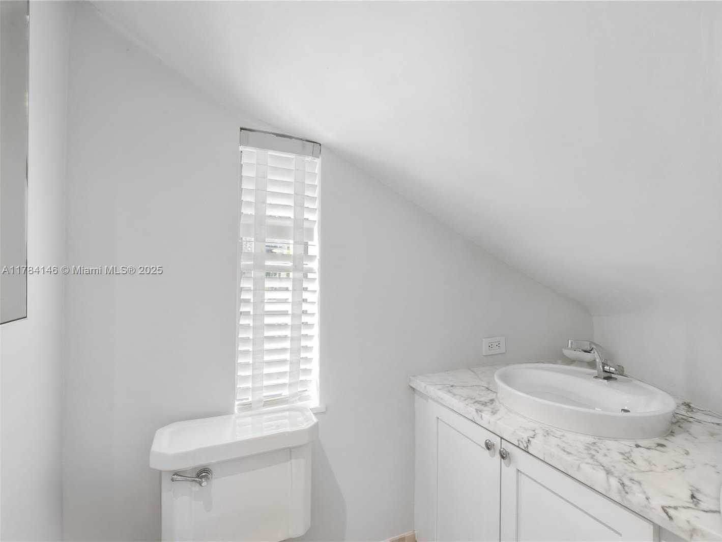 Small Image of 100 EAST DILIDO DR, Miami Beach Number 32