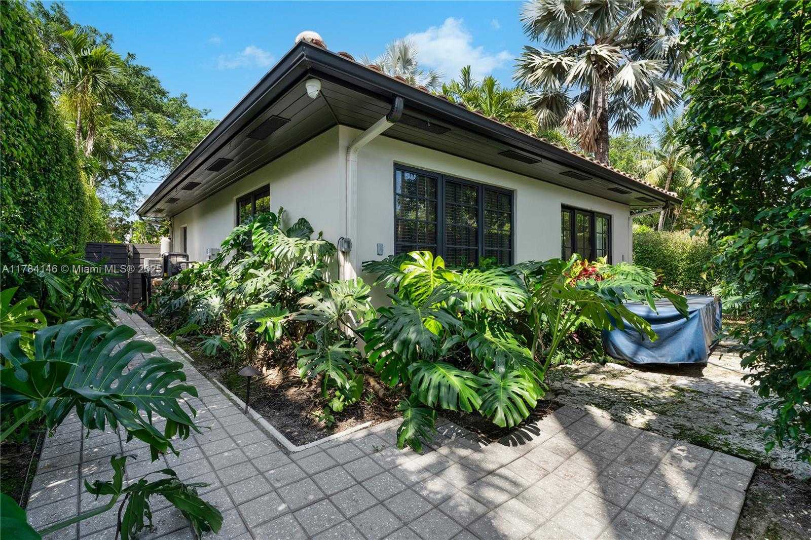 Small Image of 100 EAST DILIDO DR, Miami Beach Number 43