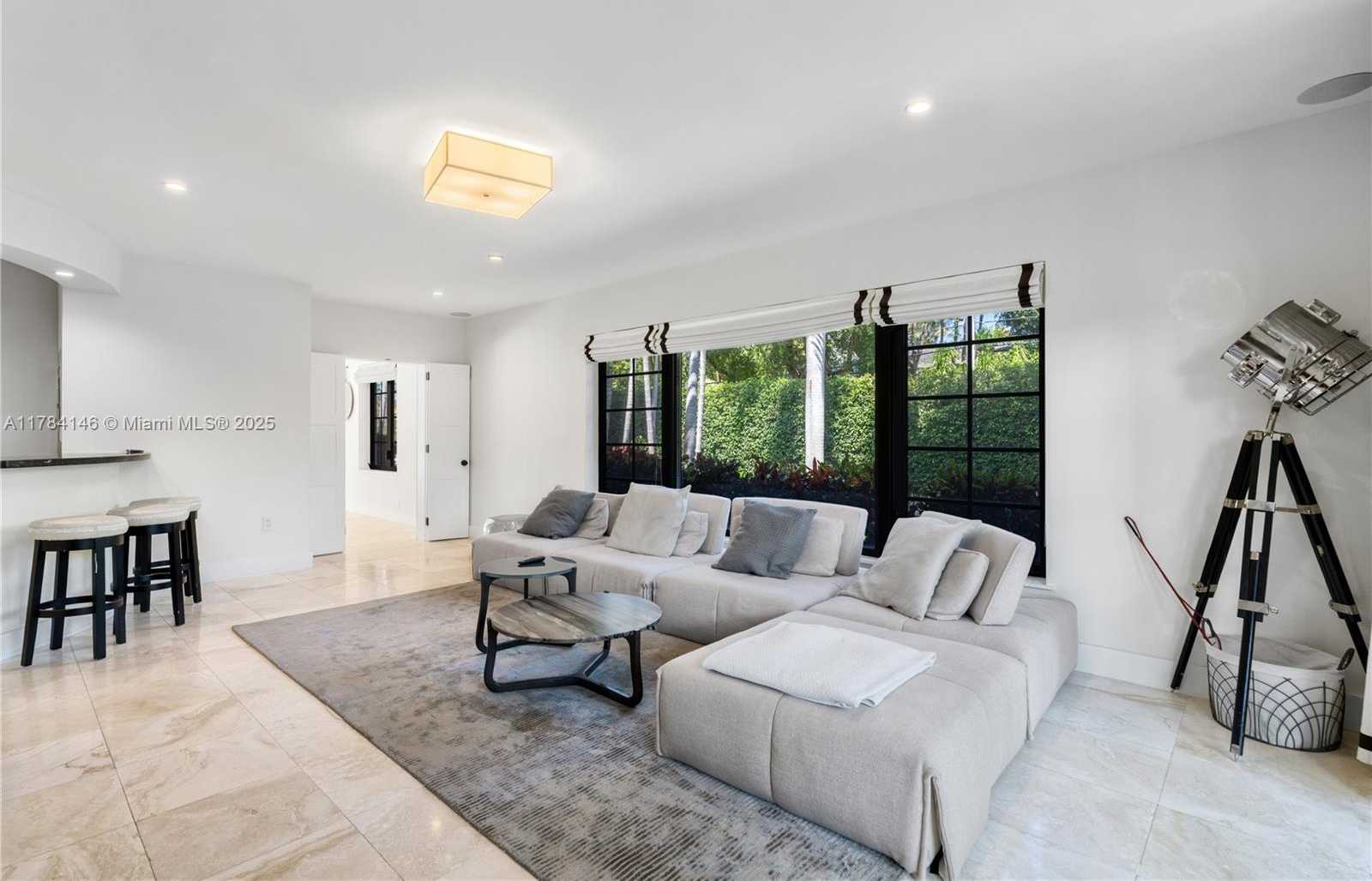 Small Image of 100 EAST DILIDO DR, Miami Beach Number 8