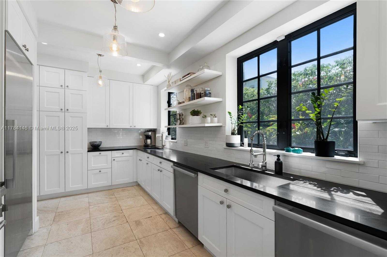 Small Image of 100 EAST DILIDO DR, Miami Beach Number 9