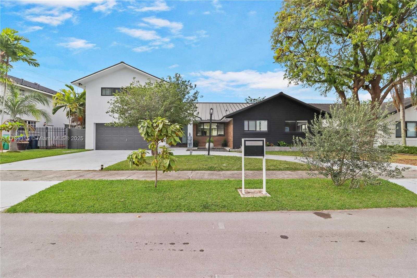 Small Image of 8910 SOUTH WEST 159TH TER, Palmetto Bay Number 31