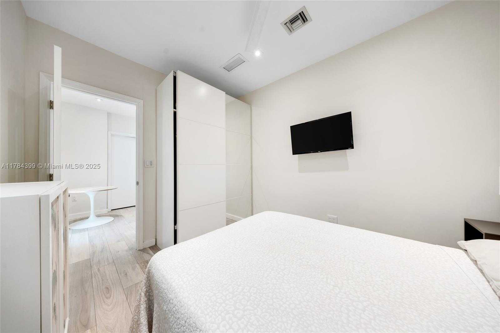 Small Image of 1141 NORTH EAST 90TH ST, Miami Number 42