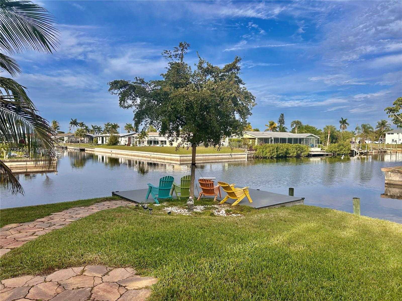 Small Image of 4348 SOUTH ATLANTIC CIR, Fort Myers Number 2