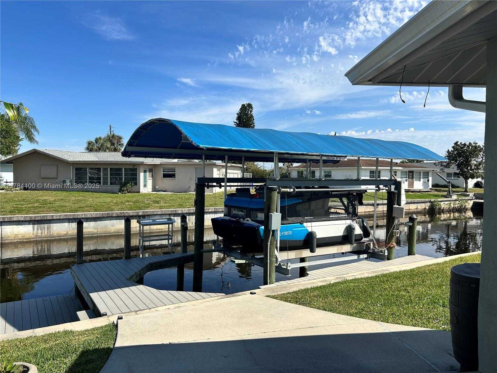 Small Image of 4348 SOUTH ATLANTIC CIR, Fort Myers Number 3
