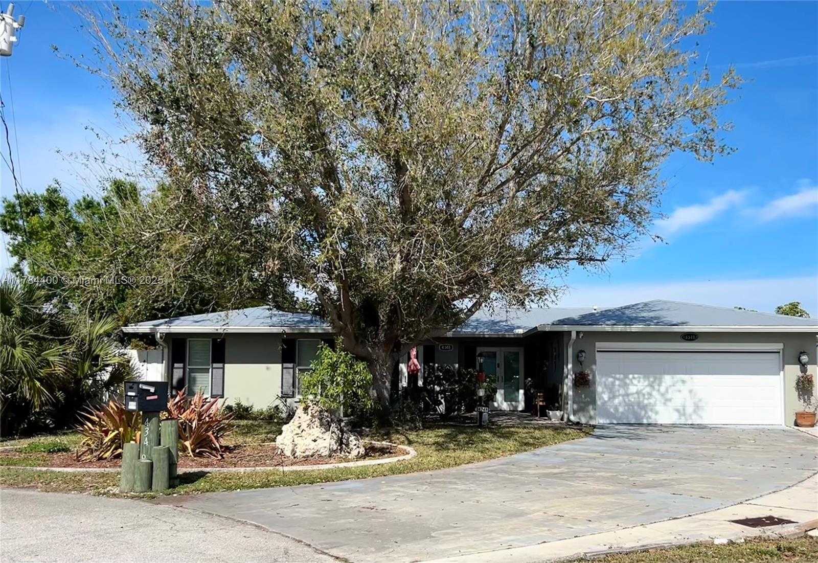Small Image of 4348 SOUTH ATLANTIC CIR, Fort Myers Number 6