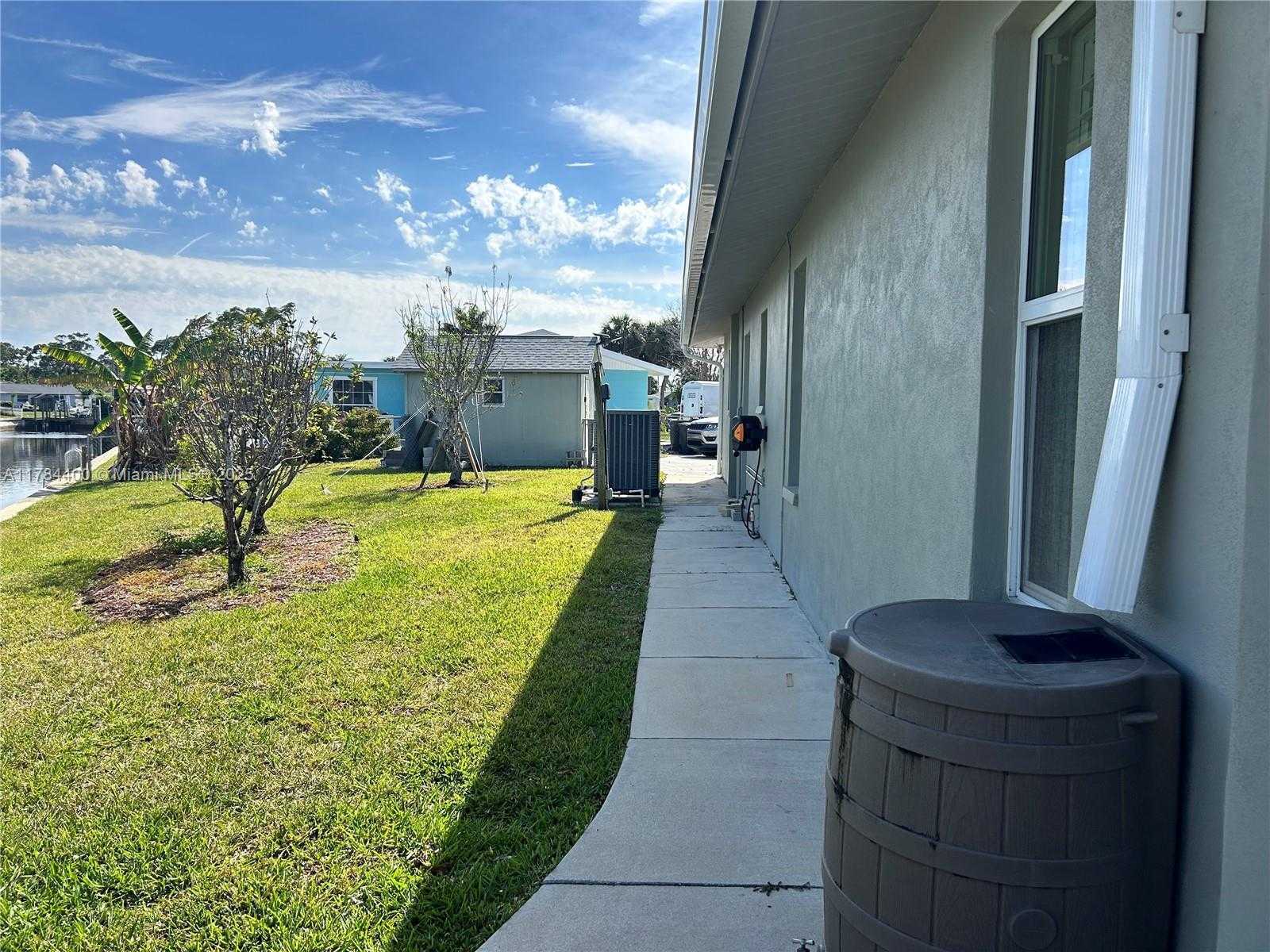 Small Image of 4348 SOUTH ATLANTIC CIR, Fort Myers Number 8