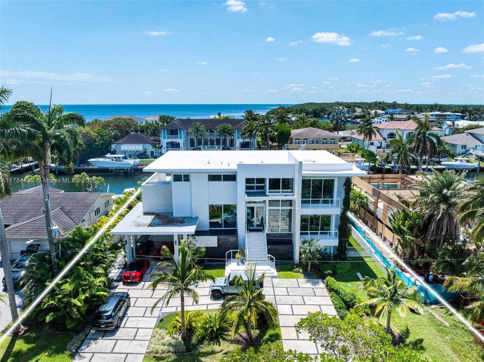 Small Image of 830 LUGO AVE, Coral Gables Number 2