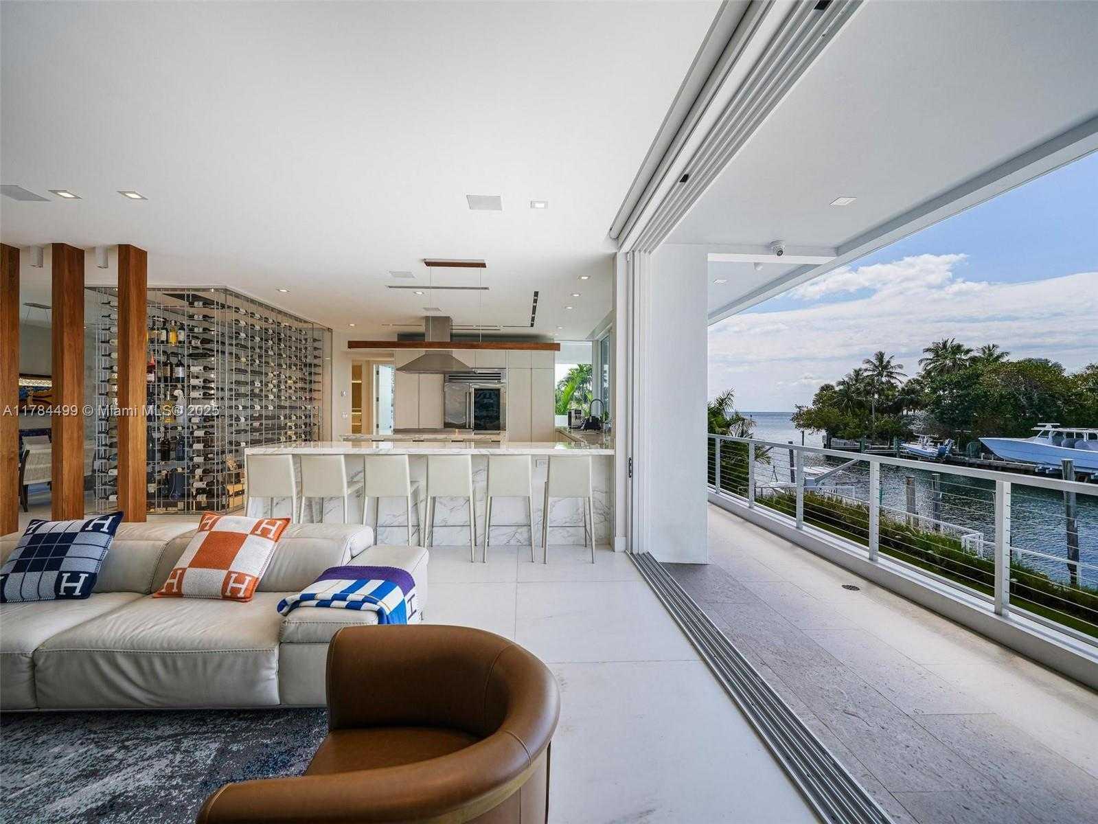 Small Image of 830 LUGO AVE, Coral Gables Number 20