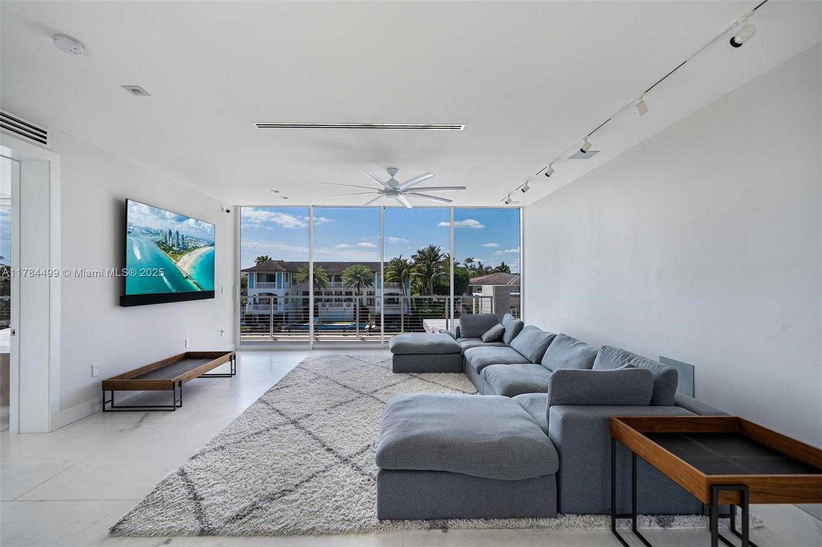 Small Image of 830 LUGO AVE, Coral Gables Number 26