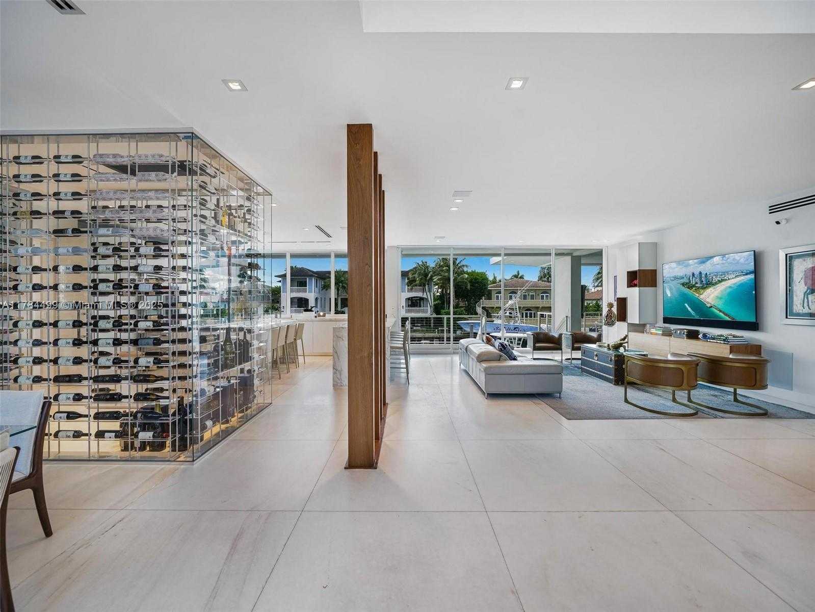 Small Image of 830 LUGO AVE, Coral Gables Number 3