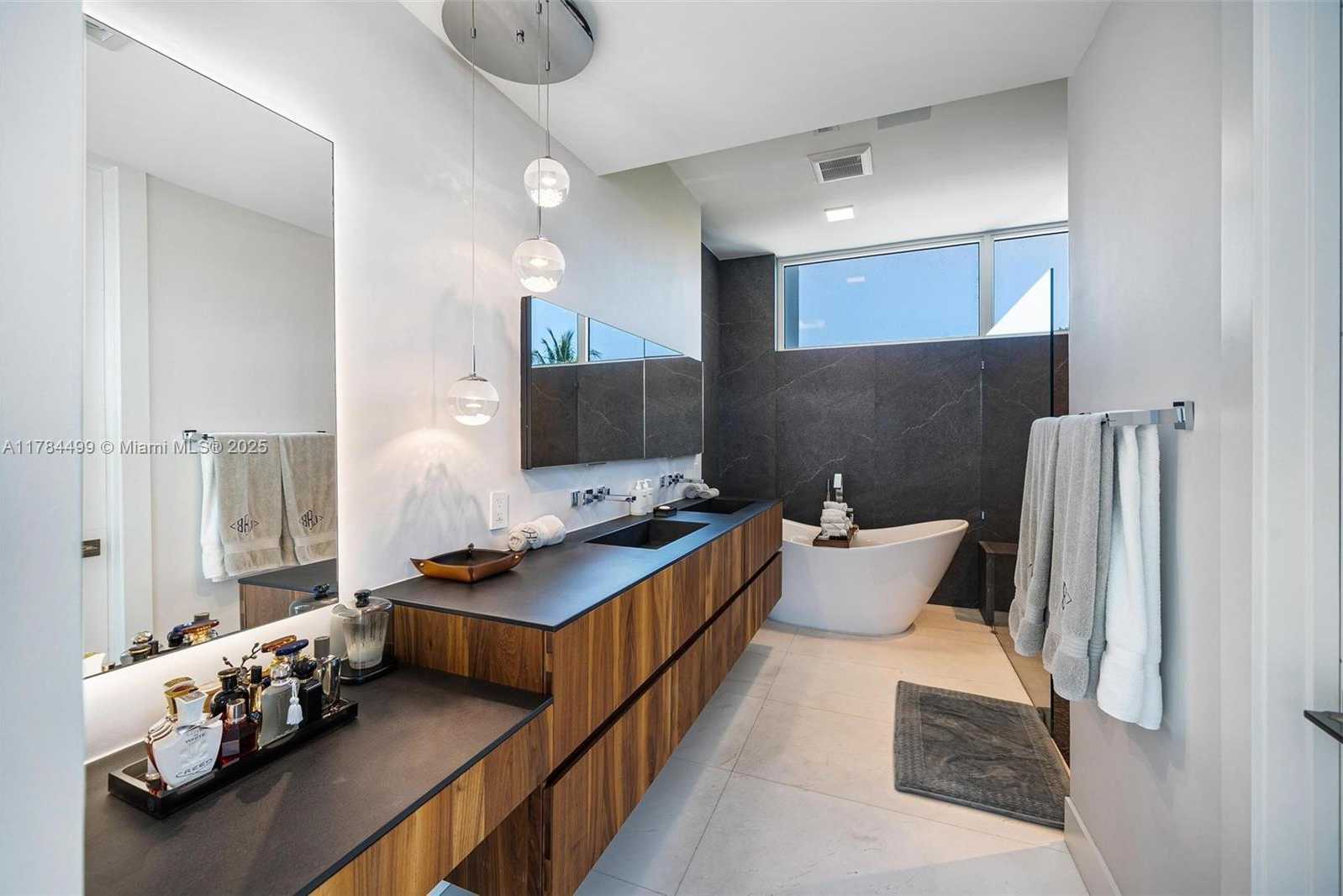 Small Image of 830 LUGO AVE, Coral Gables Number 30