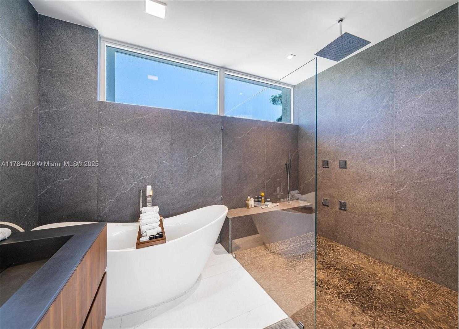 Small Image of 830 LUGO AVE, Coral Gables Number 31