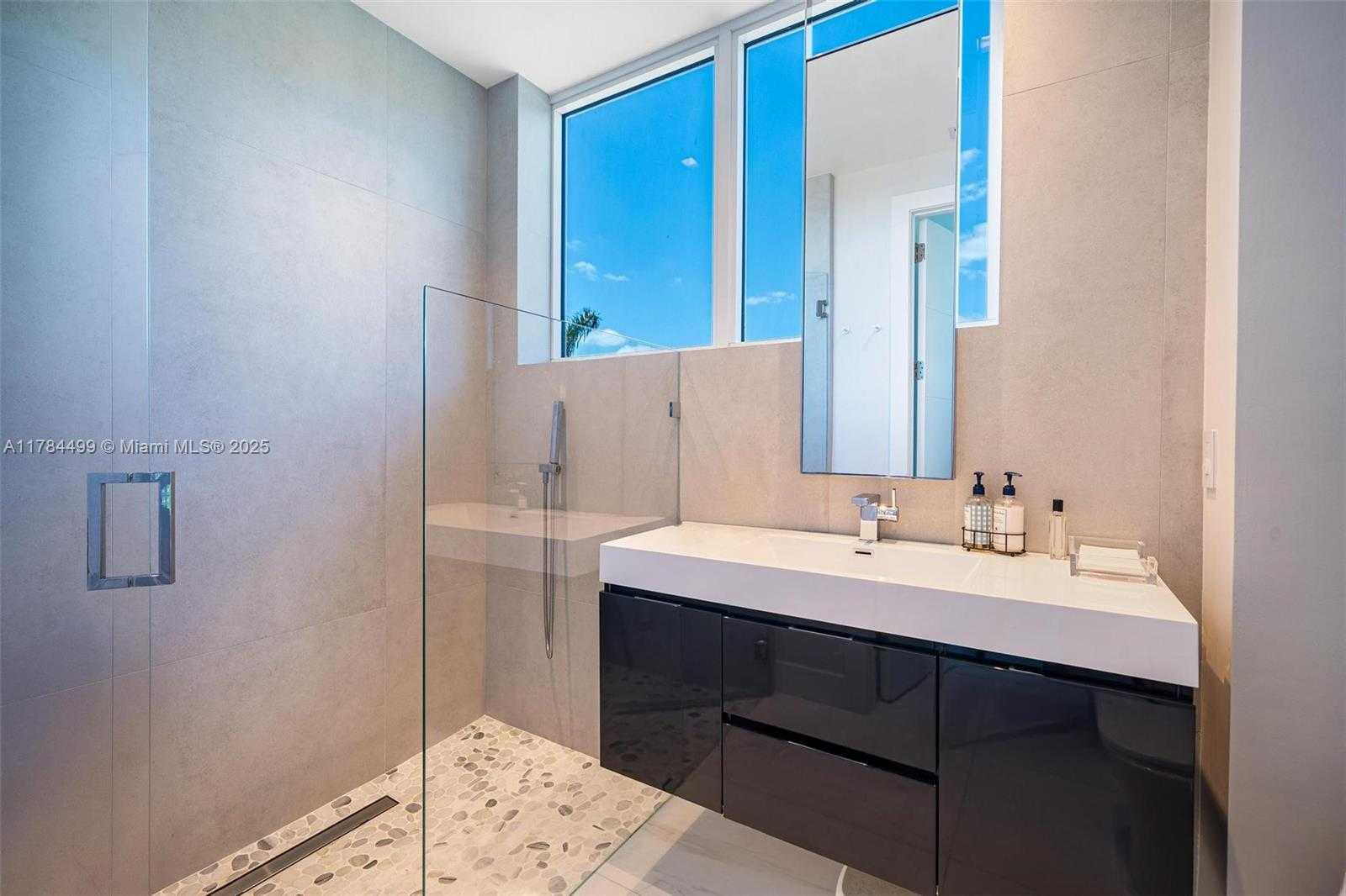 Small Image of 830 LUGO AVE, Coral Gables Number 39