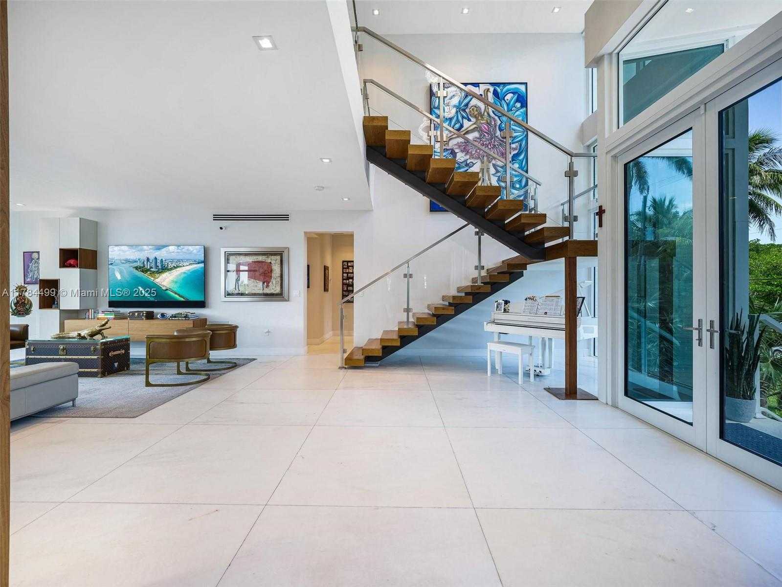 Small Image of 830 LUGO AVE, Coral Gables Number 5