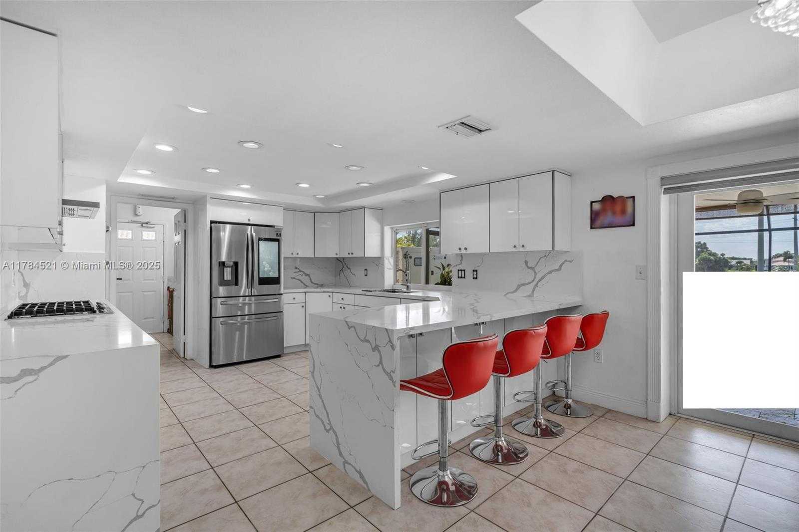 Small Image of 19640 WEST SAINT ANDREWS DR, Hialeah Number 15