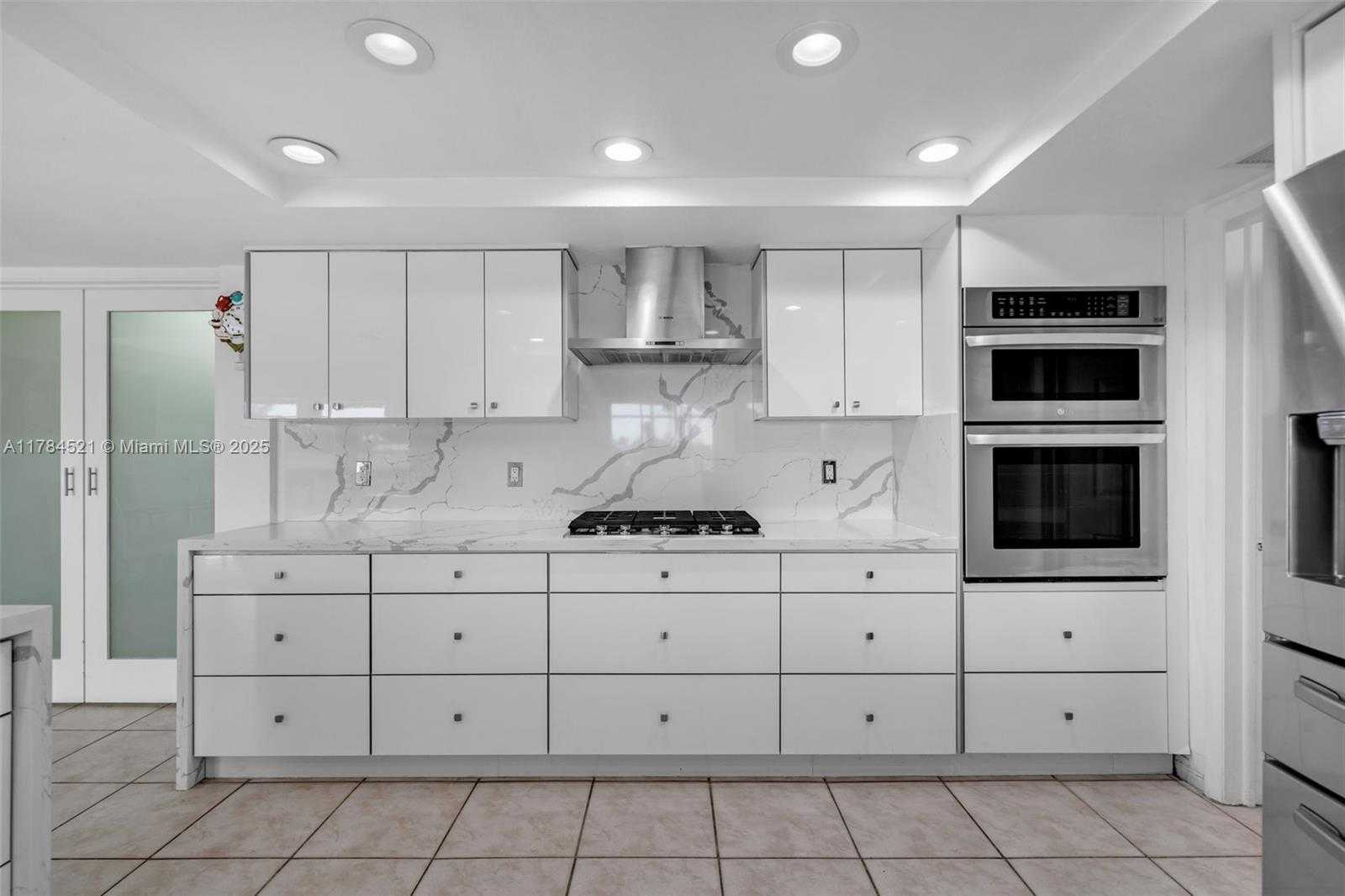 Small Image of 19640 WEST SAINT ANDREWS DR, Hialeah Number 17