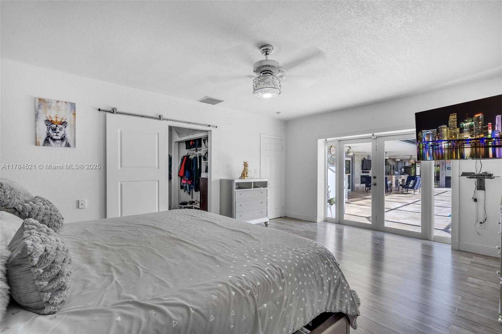 Small Image of 19640 WEST SAINT ANDREWS DR, Hialeah Number 21