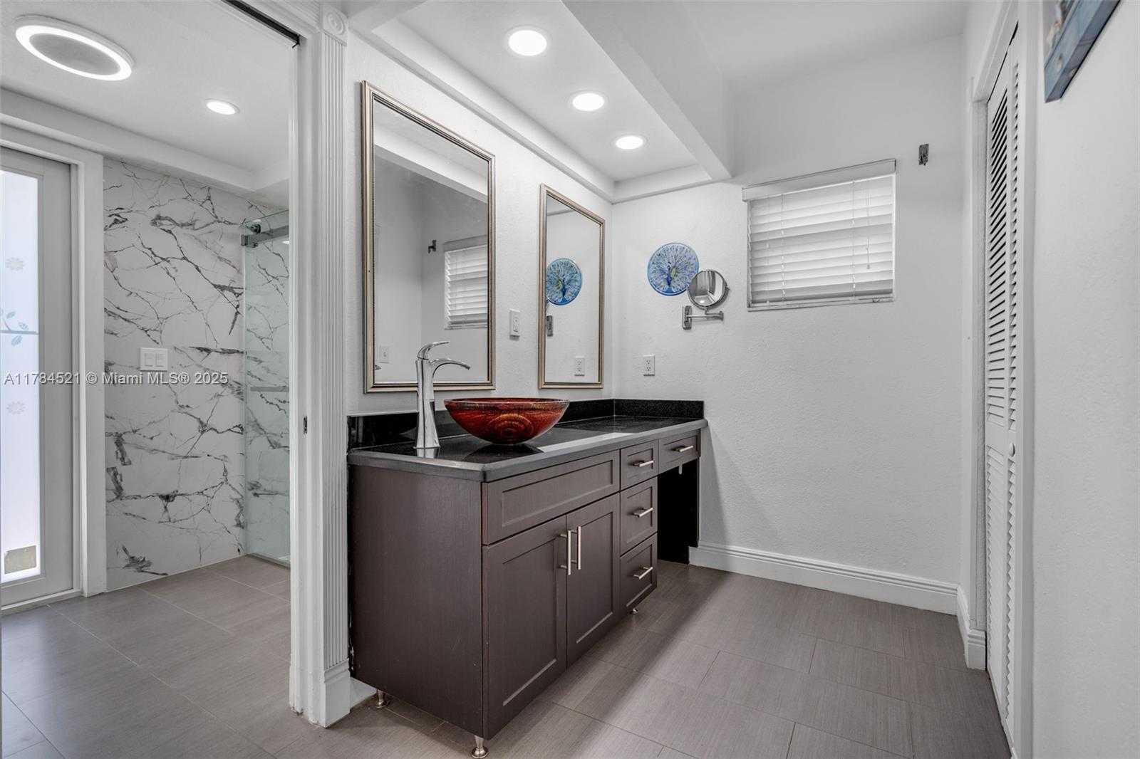 Small Image of 19640 WEST SAINT ANDREWS DR, Hialeah Number 26