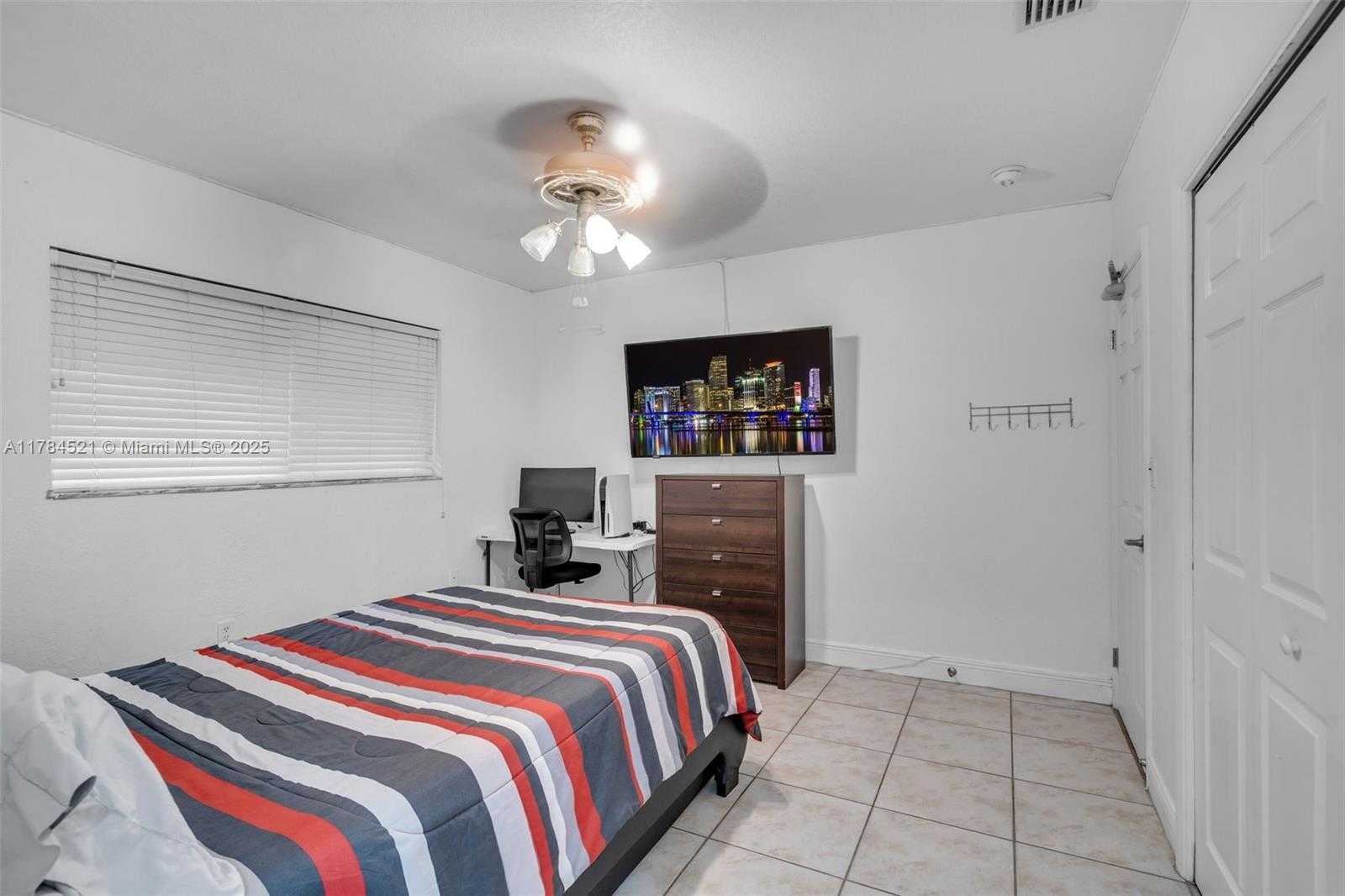 Small Image of 19640 WEST SAINT ANDREWS DR, Hialeah Number 30