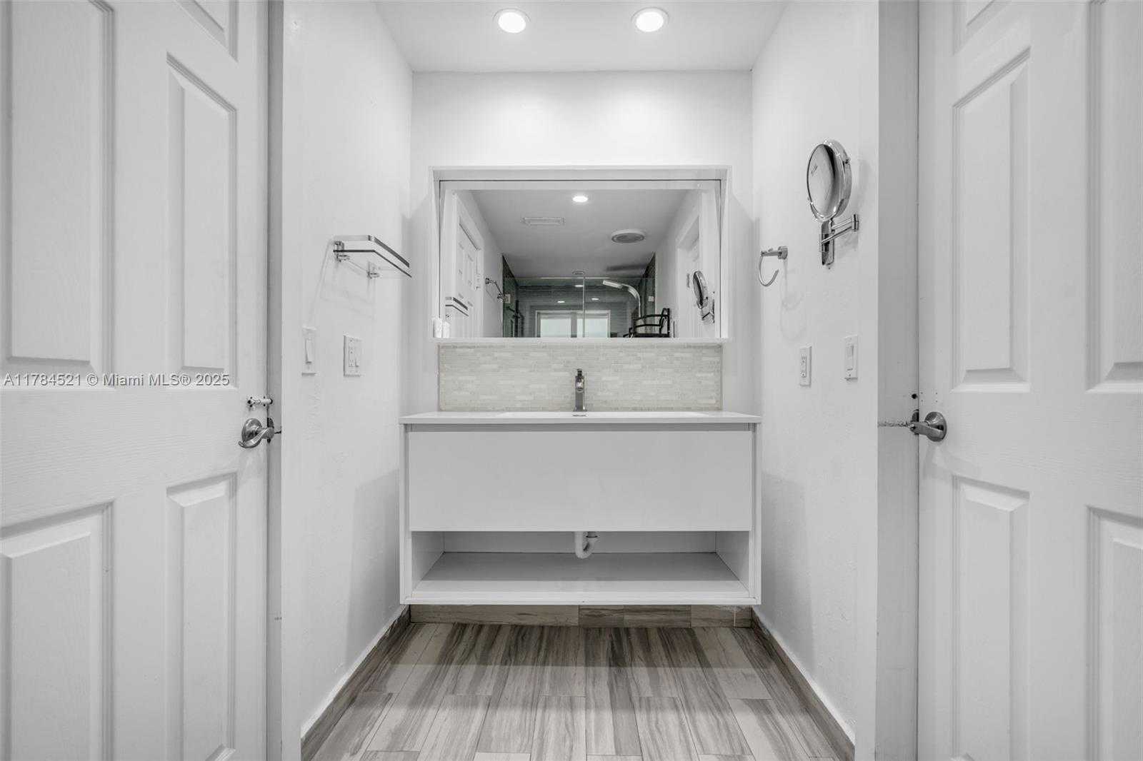 Small Image of 19640 WEST SAINT ANDREWS DR, Hialeah Number 31