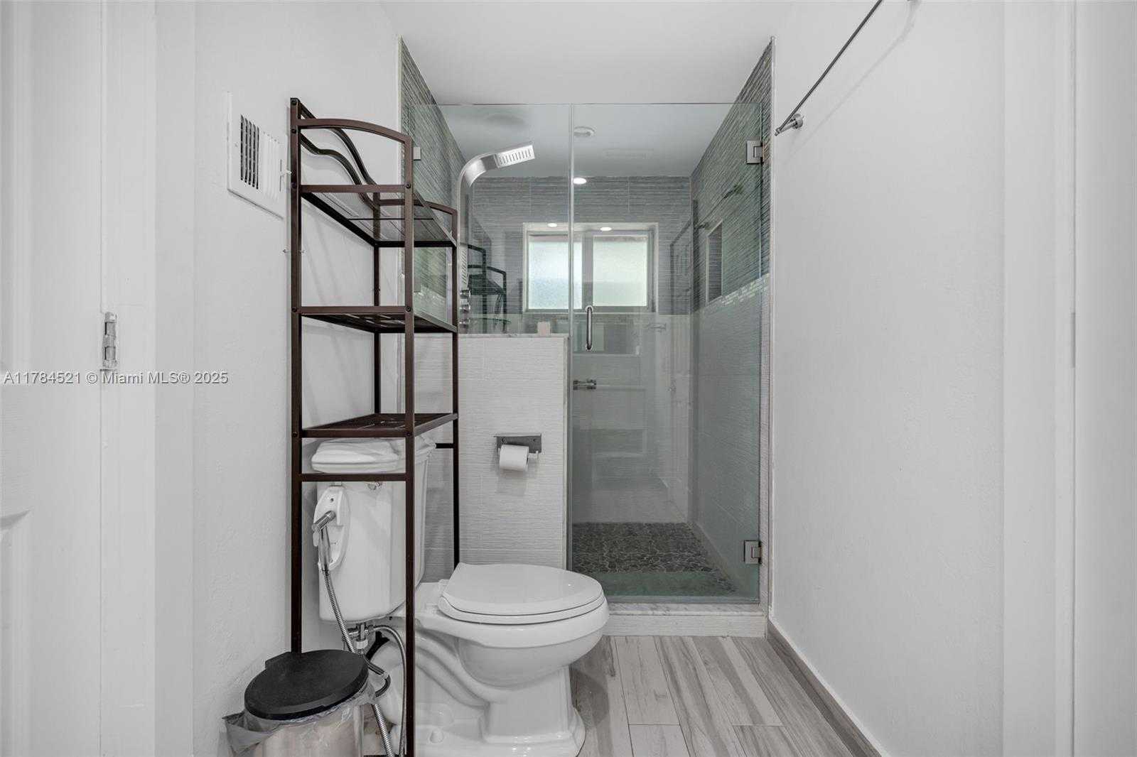 Small Image of 19640 WEST SAINT ANDREWS DR, Hialeah Number 32