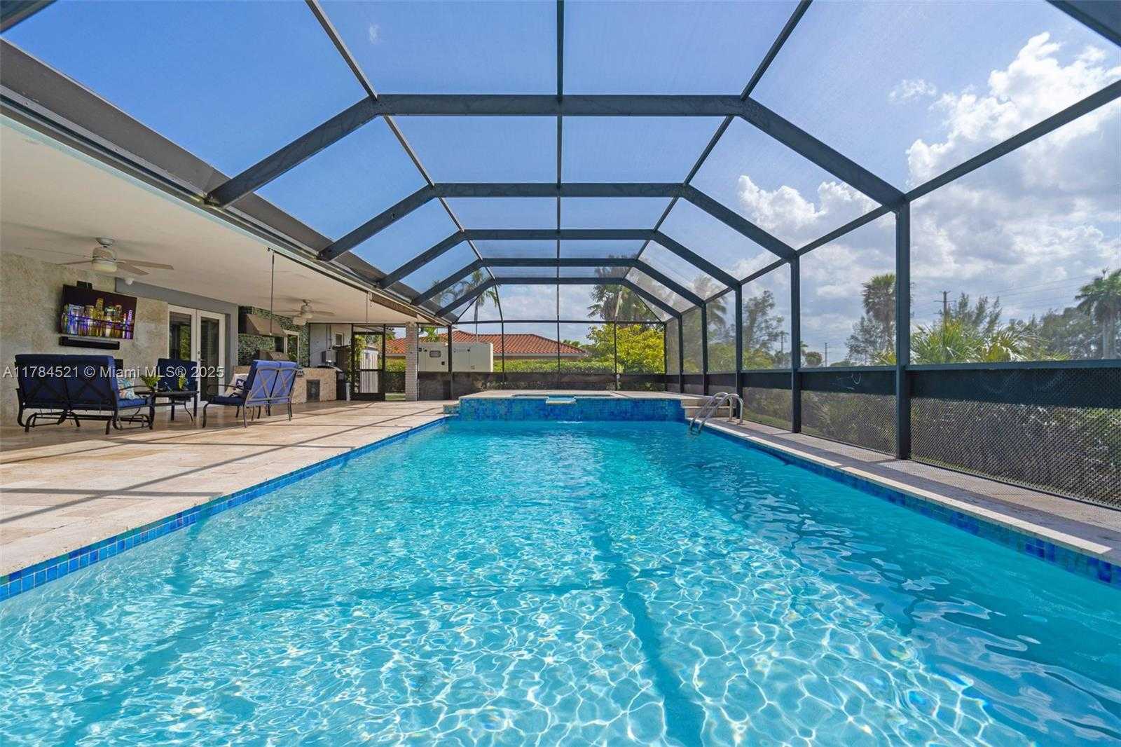Small Image of 19640 WEST SAINT ANDREWS DR, Hialeah Number 39