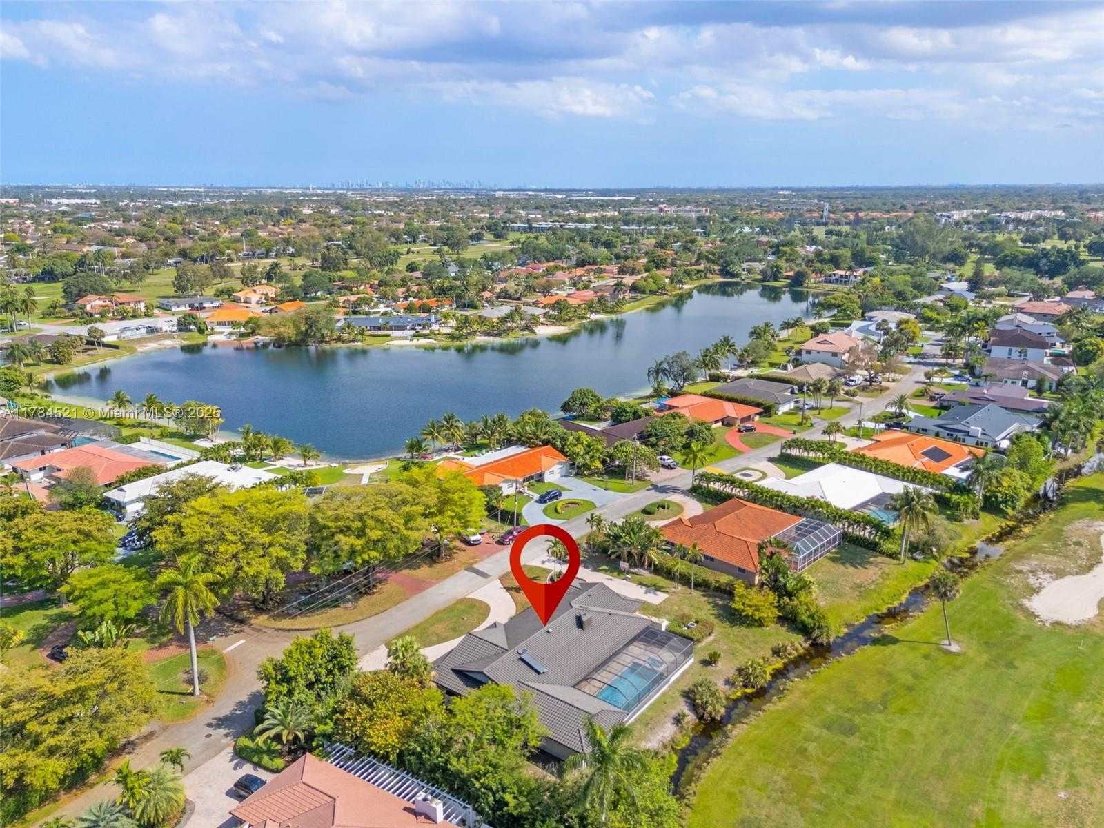 Small Image of 19640 WEST SAINT ANDREWS DR, Hialeah Number 43