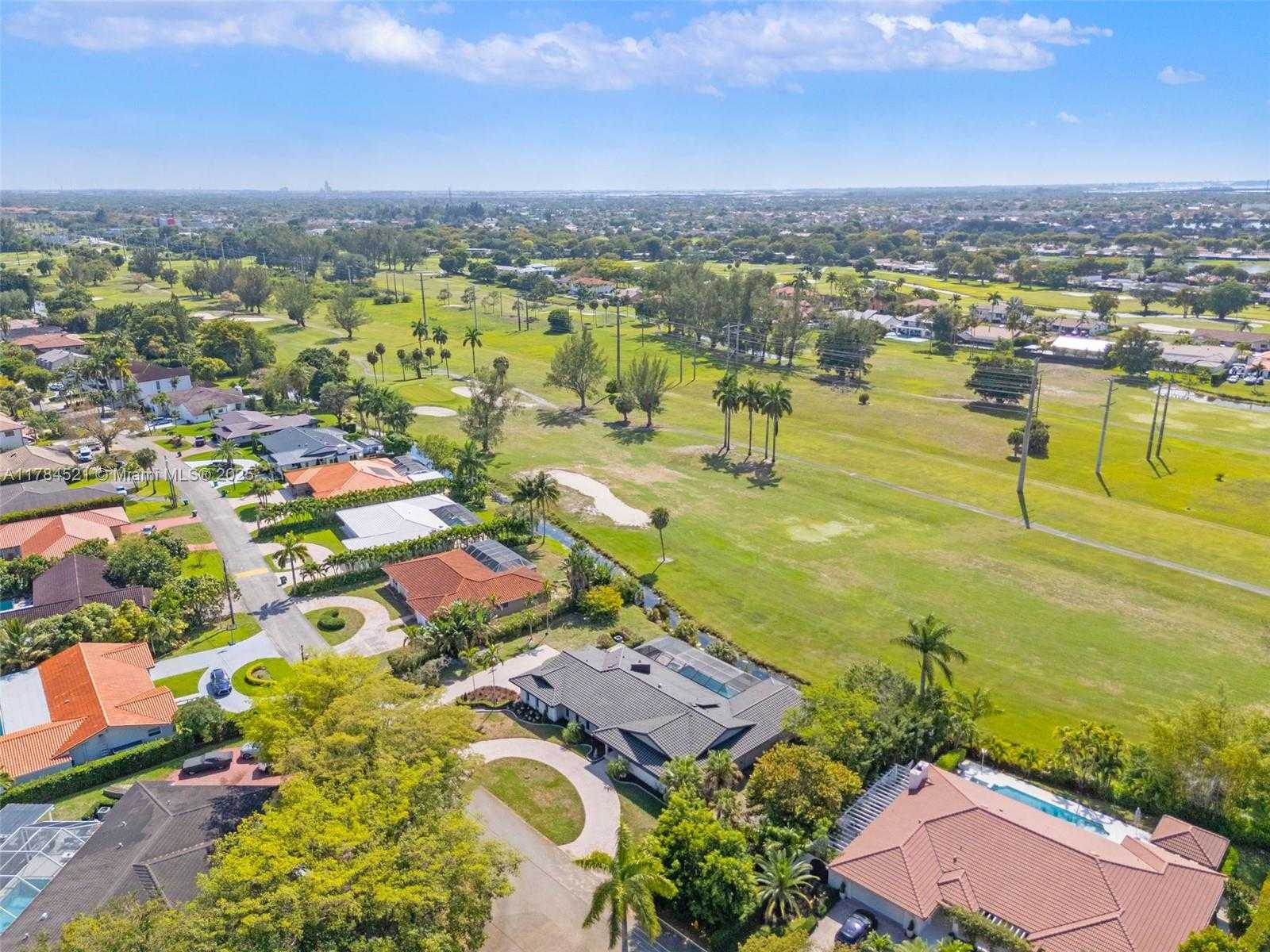 Small Image of 19640 WEST SAINT ANDREWS DR, Hialeah Number 46
