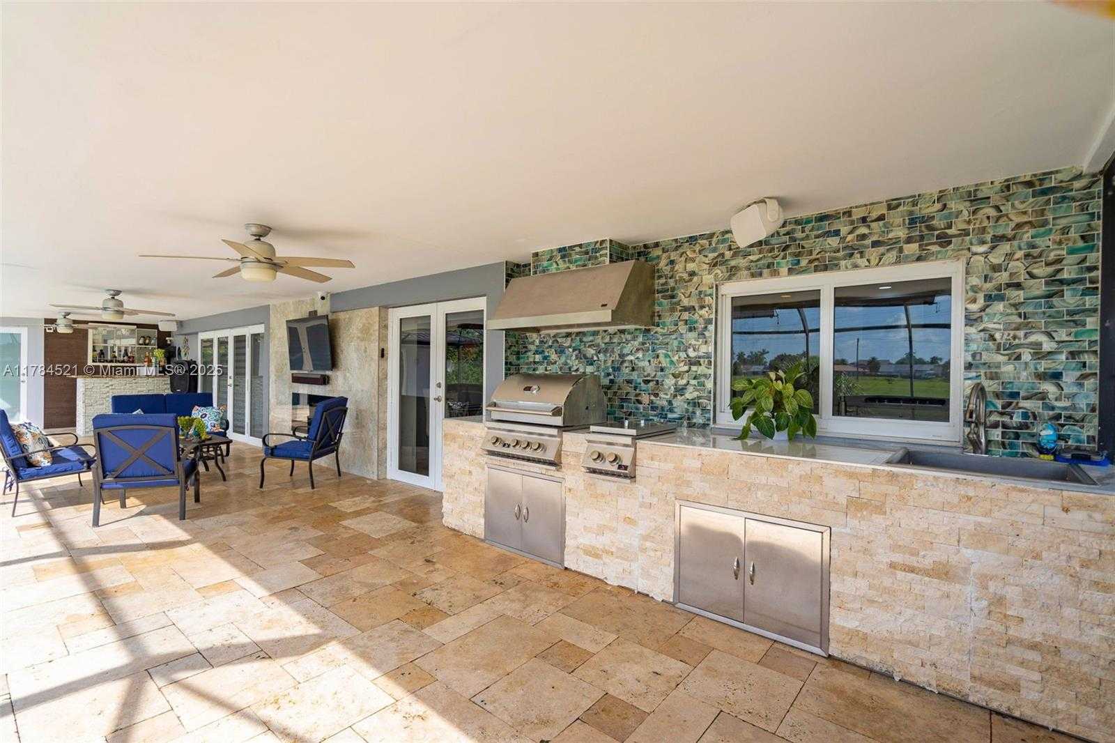 Small Image of 19640 WEST SAINT ANDREWS DR, Hialeah Number 5