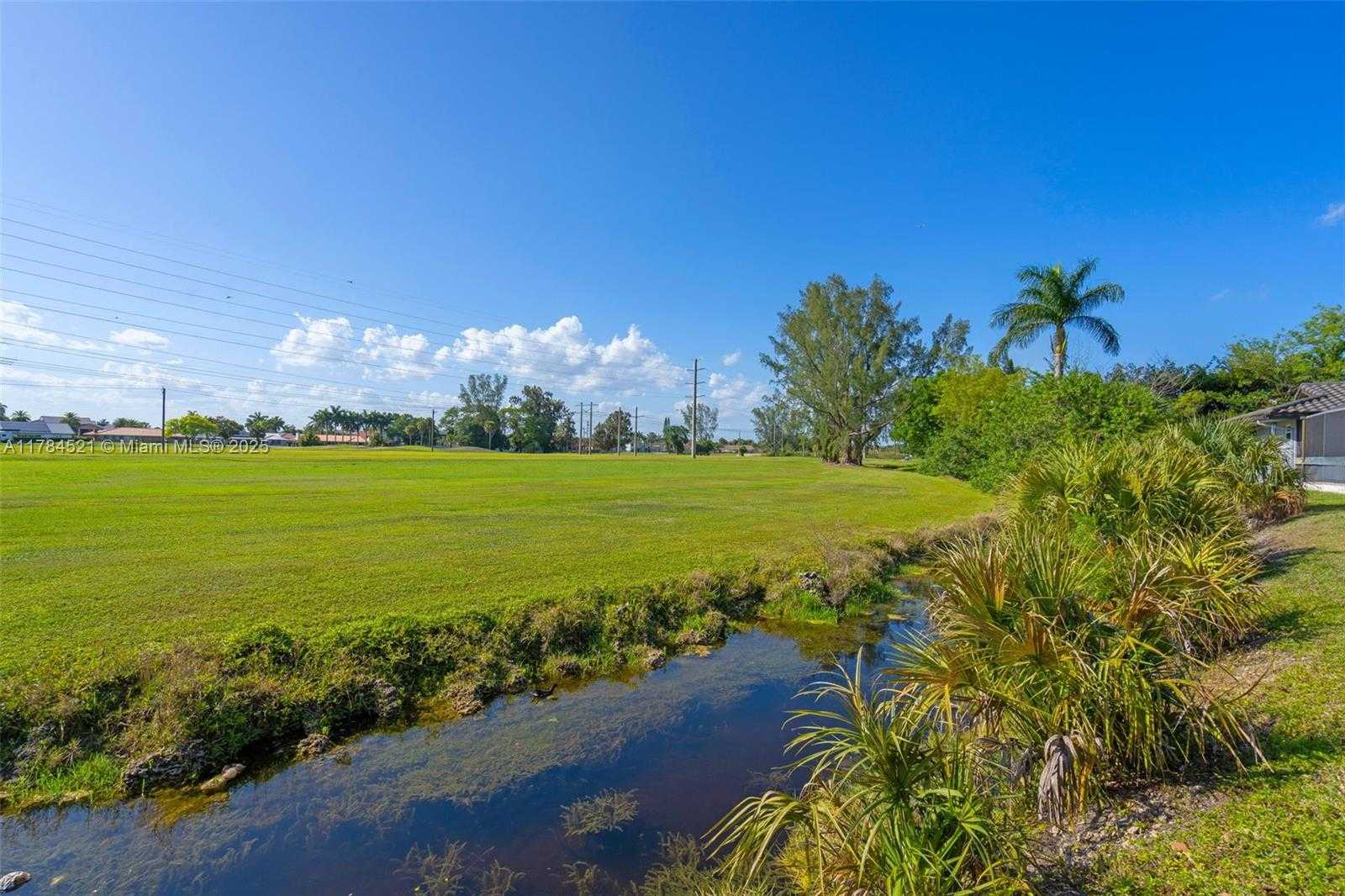 Small Image of 19640 WEST SAINT ANDREWS DR, Hialeah Number 50