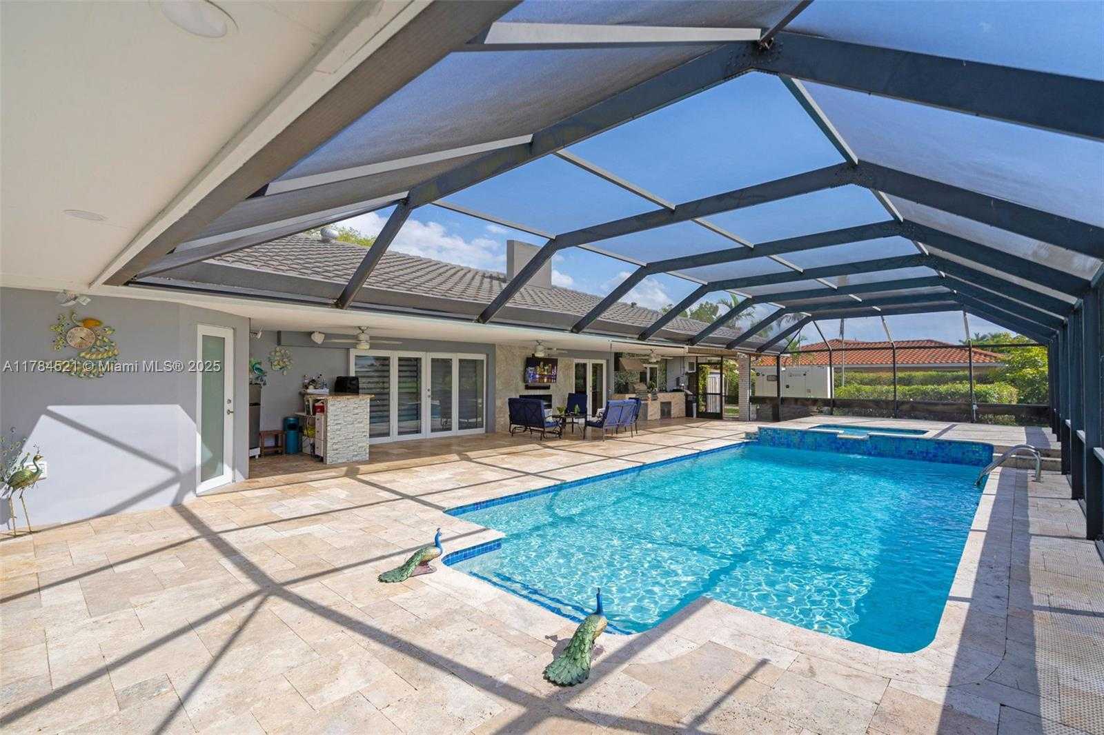 Small Image of 19640 WEST SAINT ANDREWS DR, Hialeah Number 6