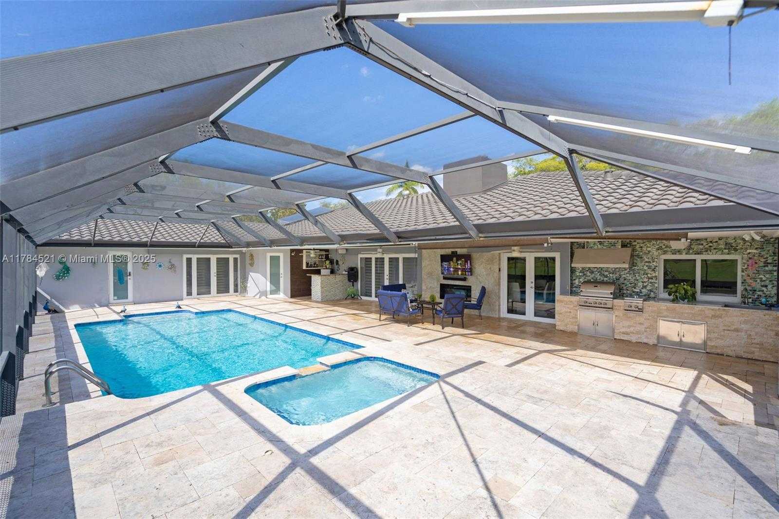 Small Image of 19640 WEST SAINT ANDREWS DR, Hialeah Number 7