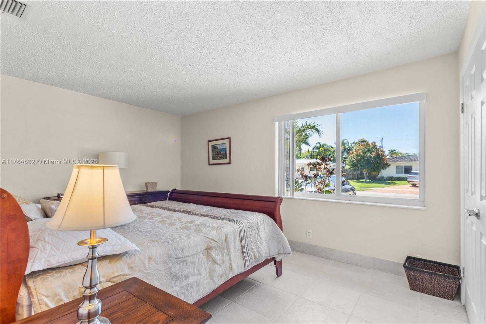Small Image of 1031 SOUTH EAST 14TH DR, Deerfield Beach Number 11