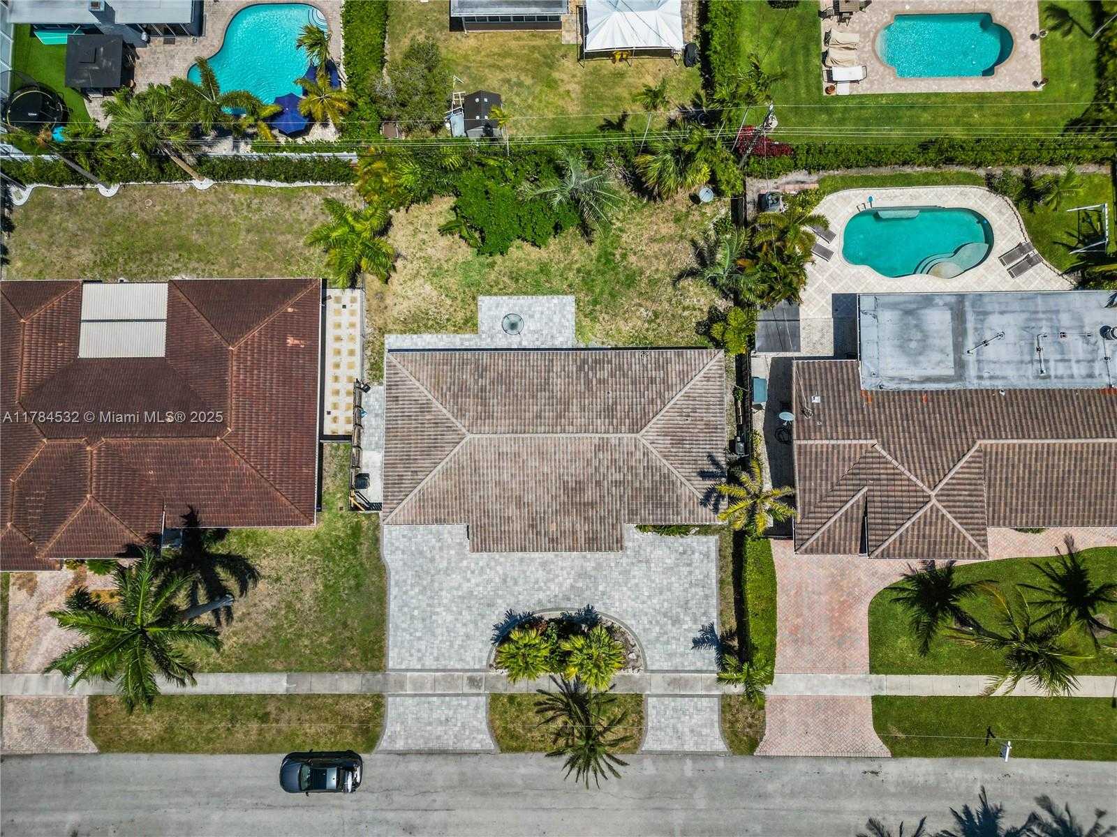 Small Image of 1031 SOUTH EAST 14TH DR, Deerfield Beach Number 15